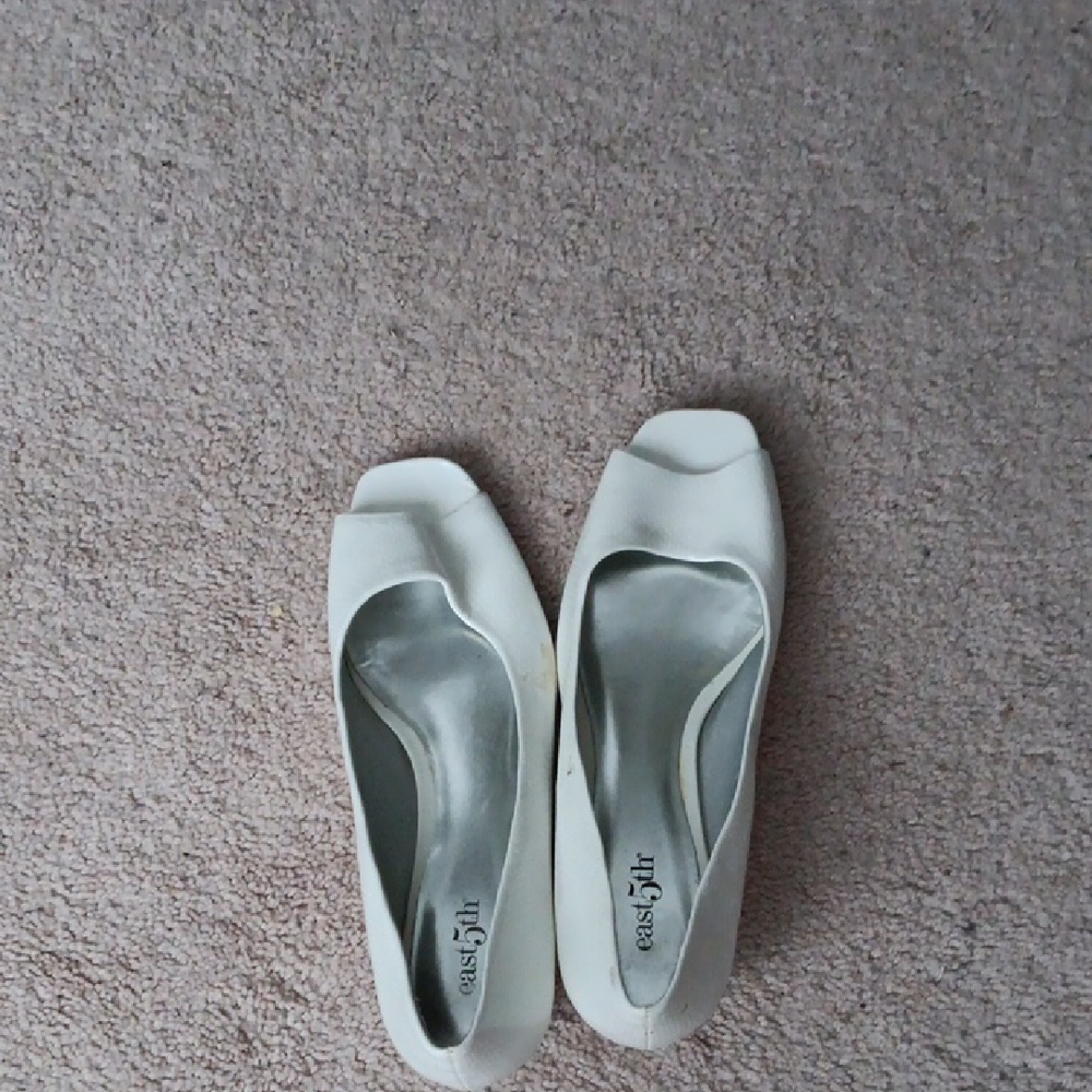 Easy Street Women's White Flats